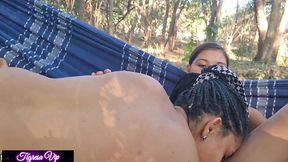 um pescador tigresa e miia thalia encontram uma rede na mata e param pra descansar, ai ja comecam a se pegar chupar a xota uma da outra e chega e fode gostoso as safadas (parte 1 )