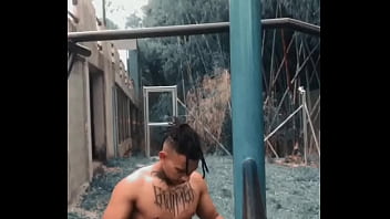 Una rutina muy deliciosa y caliente al aire libre