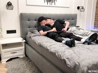 2 allies jerk off jointly