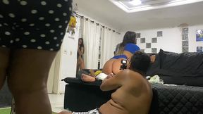 fudendo escondido do marido com o gostoso anao pistolinha