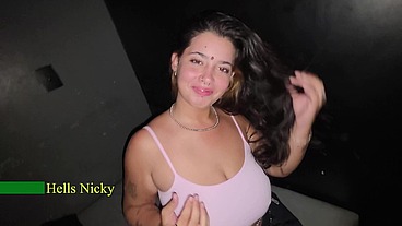 Conheci uma casada no Glory Hole da HotBar e meti a rola no pelô no rabo da safada