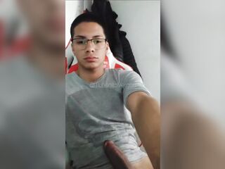 Streamer masturbandose despues de transmitir en vivo