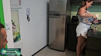 Mama Studio em Cunhado chega antes do irm&atilde_o em casa e cunhada oferece a janta para ele