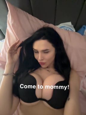 Big-titted babe shows off her tits on OnlyFans