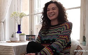 Ersties - Tabea fingert ihre Freundin Cataleya zum Hohepunkt