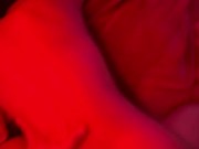 Pendeja chilena jugando con plug anal me pide ayuda: me la culeo y me voy dentro de ella