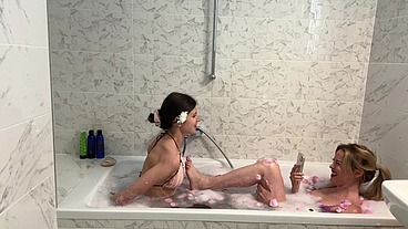 Romantic fun BTS in da bath with Maya Rose
