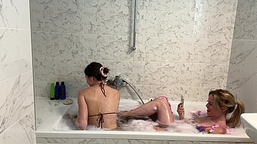 Romantic fun BTS in da bath with Maya Rose