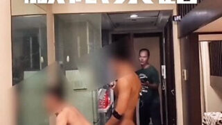 çift, çıplak sırt, web kamerası – zayıf Asyalı eşcinsel fahişelerin kalçadan ilişkiye girmesi