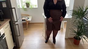 MILF sister-in-law jerks off and cums on my big booty