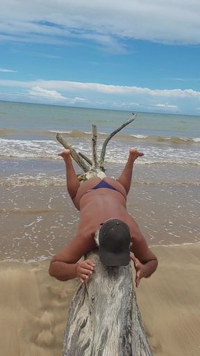 Ladysilva tanning her hot ass on the beach