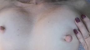 seance bronzage qui derape...je me caresse sur mon transat tel a la main ...