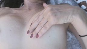 seance bronzage qui derape...je me caresse sur mon transat tel a la main ...