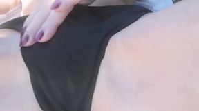 seance bronzage qui derape...je me caresse sur mon transat tel a la main ...