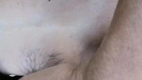 seance bronzage qui derape...je me caresse sur mon transat tel a la main ...