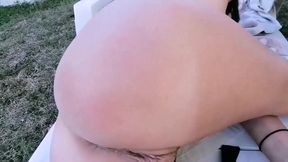 seance bronzage qui derape...je me caresse sur mon transat tel a la main ...