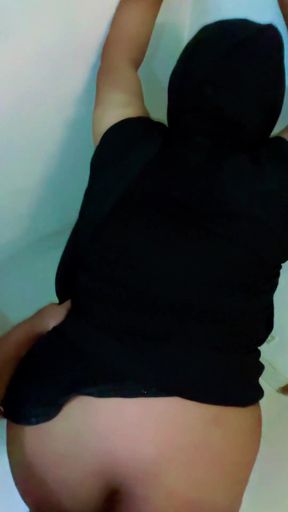 Emotional moment from &quot;mudir alfunduq yumaris aljins mae muakharati alkabirat li&#039;anani la &#039;astatie dafe takalif altaeam&quot;