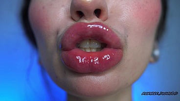 Intimate Close-Up Clear Lipgloss Spitting Kiss