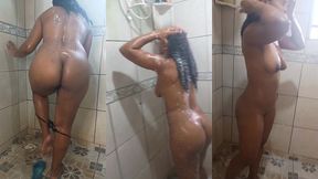 era so para ser um banho e terminou em sexo