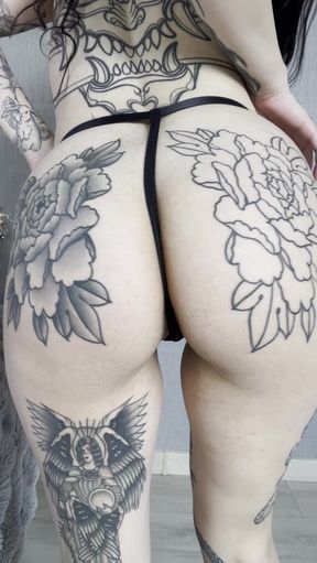 Homemades onlyfan showcases her cute ass and pussy