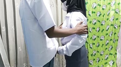 Jilbab SMA jebol memorakegunaka kayu dan sex toys