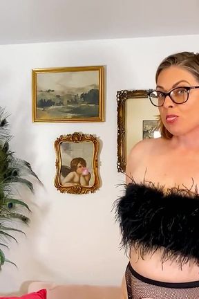 Cindy Cincinnati - Slutty MILF Housewife Portrays a 1870s Parisian Whore