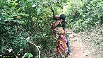 Indian sexy bhabhi dating and fucking at forest! Bhabhi sex