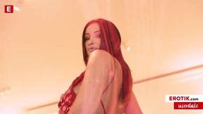 Sexy model Alyssia Kent lässt sich gern den Arsch vollspritzen! (GERMAN)