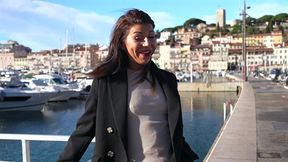 gwen, 27ans, ne fait pas dans la dentelle...