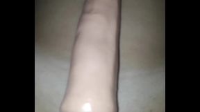 Pendejita uruguaya se come juguete enorme!!