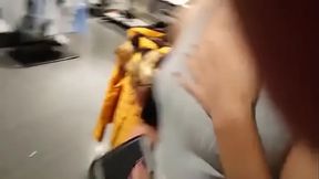 tengo 18 a&ntilde_itos y me follo a mi novio en los aseos del centro comercial