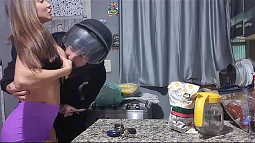 Entregador de comida chegou na hora certa