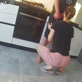 Wife fucks a neighbor in the kitchen. Real cheating