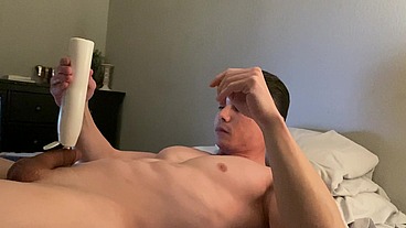 Hot Dude Jerks Off In Bed