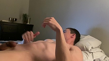 Hot Dude Jerks Off In Bed