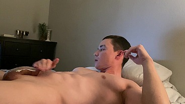 Hot Dude Jerks Off In Bed
