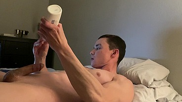 Hot Dude Jerks Off In Bed