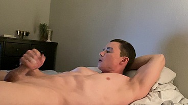 Hot Dude Jerks Off In Bed