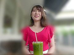 259LUXU-1866　【演技ゼロ】見た目は品行方正、中身はドスケベ妻。既婚のアラサー美女が他人棒でアヘりまくる、旦那には絶対秘密のイキ顔。【不倫セックス】