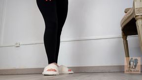 (551) Shoe Collection: Fluffy House Slippers - Dame Olga (1080p, WMV)