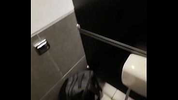 FUDENDO O PAPAI NOEL NO BANHEIRO DO SHOPPING