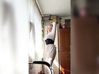 Would u fuck me on the street, in front of strangers? ?