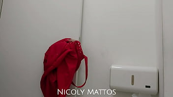 Porteiro safado me fode no servi&ccedil_o - meteu de camisinha e no final a camisinha saiu