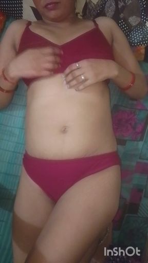 New friend ki wife ko akele room me chodne ka maza ki jab uska Pati kaam se bahar Gaya tha tab . Mujhe khush kar diya