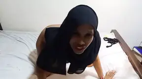 Shameless Muslim Hijabi Woman Sucks a Dildo and Gets Fucked