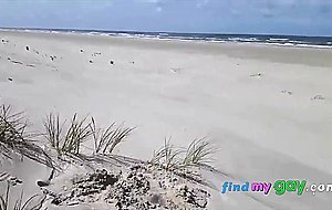 Exhibtionist jerking at the beach