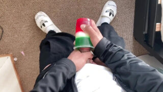 Fetisjistische zelfgemaakte video van jonge 18-jarige stiefdochter die anaal wordt geneukt door homo's.