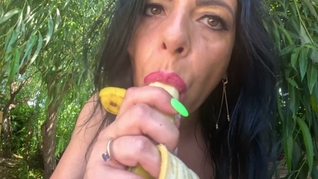 I love big bananas, they fill my mouth.