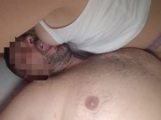 Mi madrastra quiere que le folle el coño gordo con sus bragas nuevas