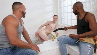 Interracial fun in the bathtub